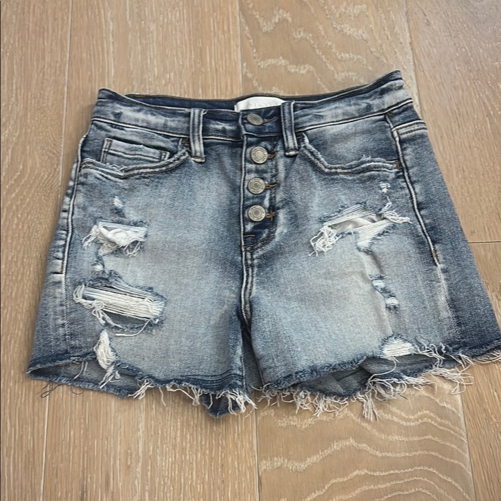 Frayed Hem Jean Shorts in Blue